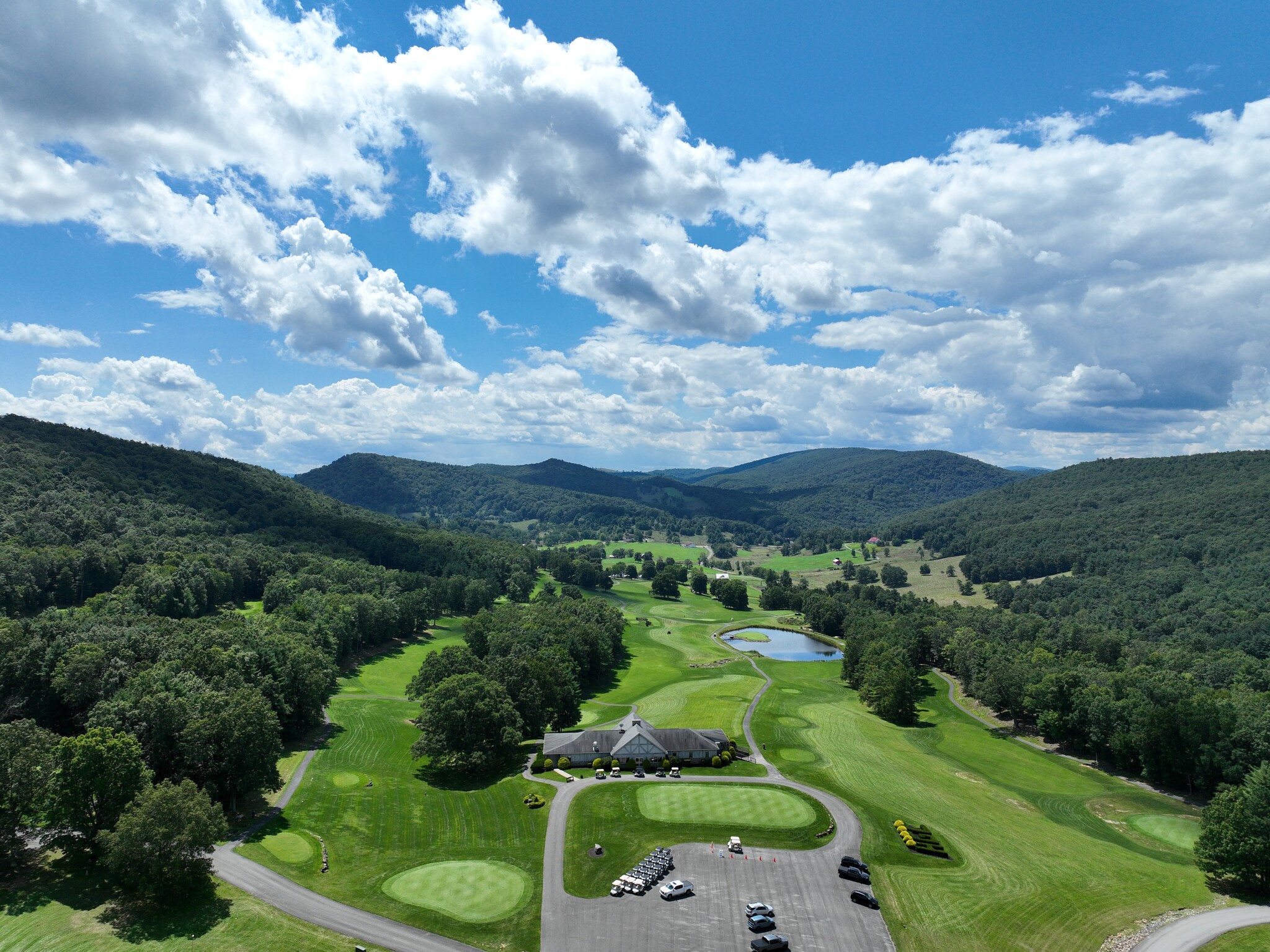 Golf Club Dr, Franklin, WV à vendre Photo du bâtiment- Image 1 de 1