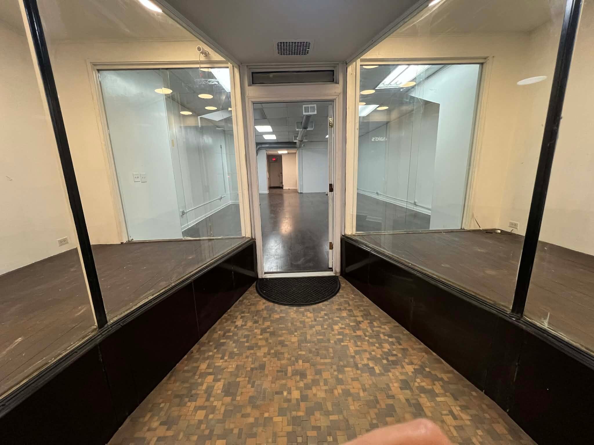 3614 W Irving Park Rd, Chicago, IL for lease Interior Photo- Image 1 of 5