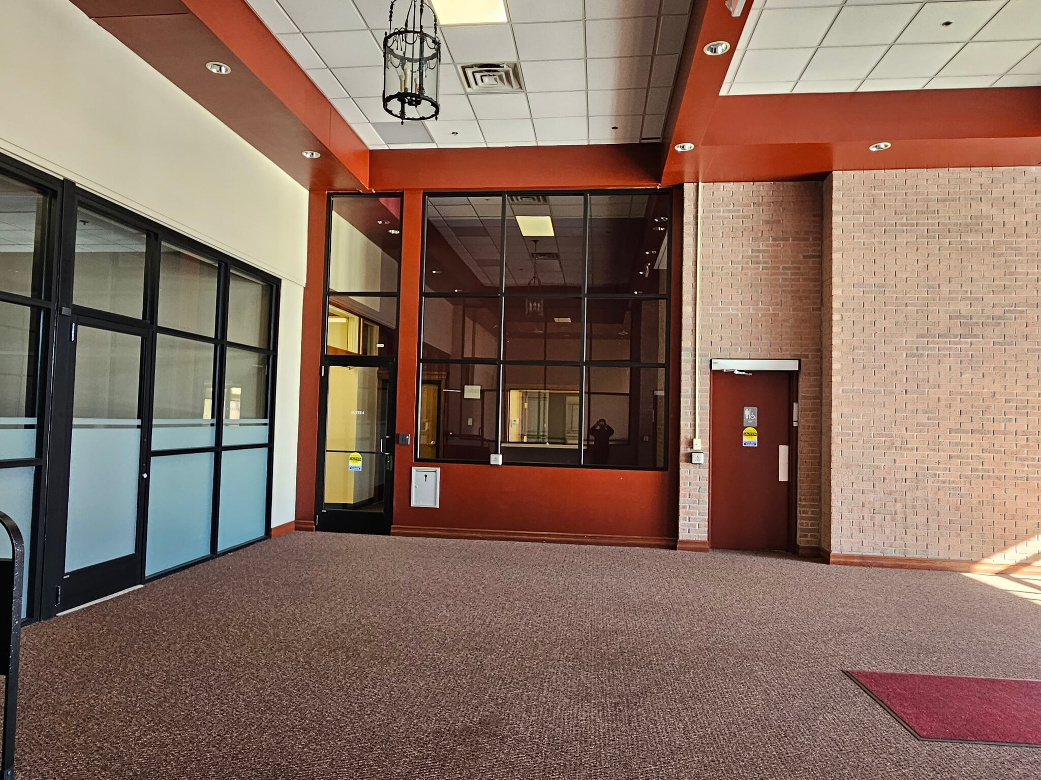 6200 State St, Saginaw, MI for lease Interior Photo- Image 1 of 8