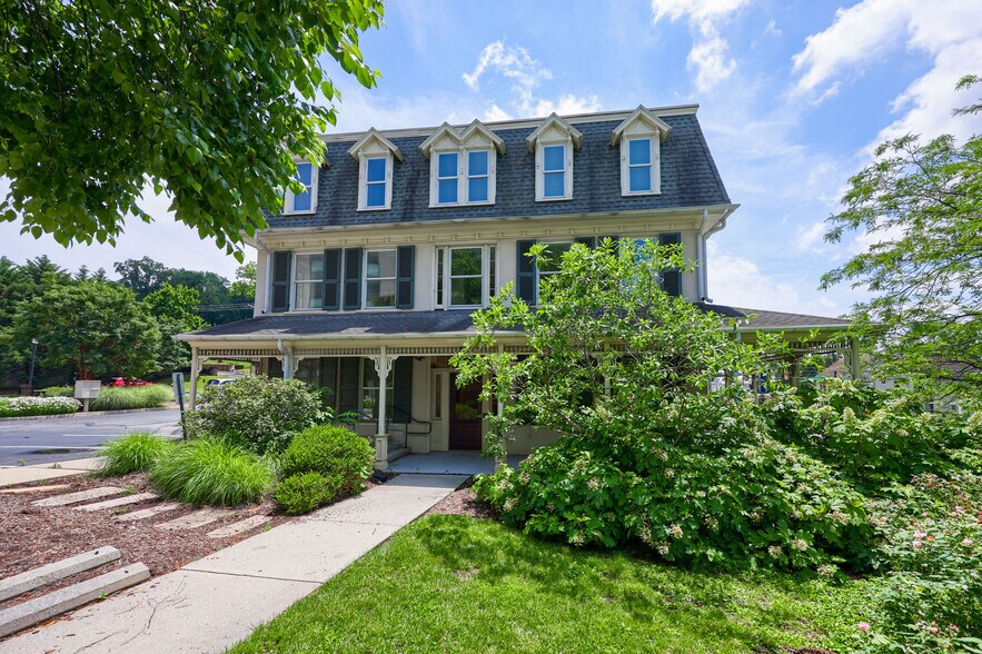 390 E Main St, Ephrata, PA à vendre - Photo du bâtiment - Image 2 de 54