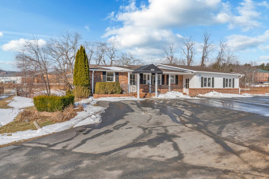 232 Furman Rd, Boone, NC à vendre - Photo du bâtiment - Image 2 de 35