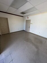 909 N Nolan River Rd, Cleburne, TX for lease Interior Photo- Image 1 of 5