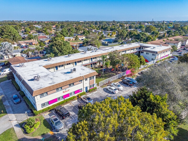 1701 NW 58th Ter, Sunrise, FL for sale - Building Photo - Image 2 of 12