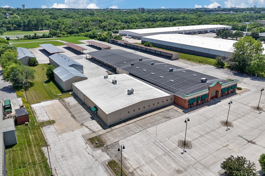 10320 Hickman Rd, Clive, IA for lease - Building Photo - Image 2 of 9