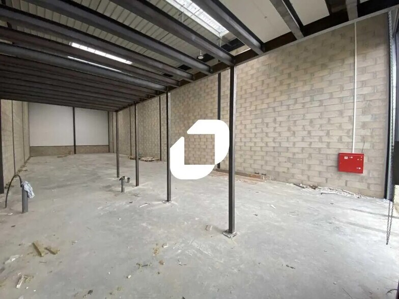 Bureau dans Éragny à louer - Photo du bâtiment - Image 3 de 5