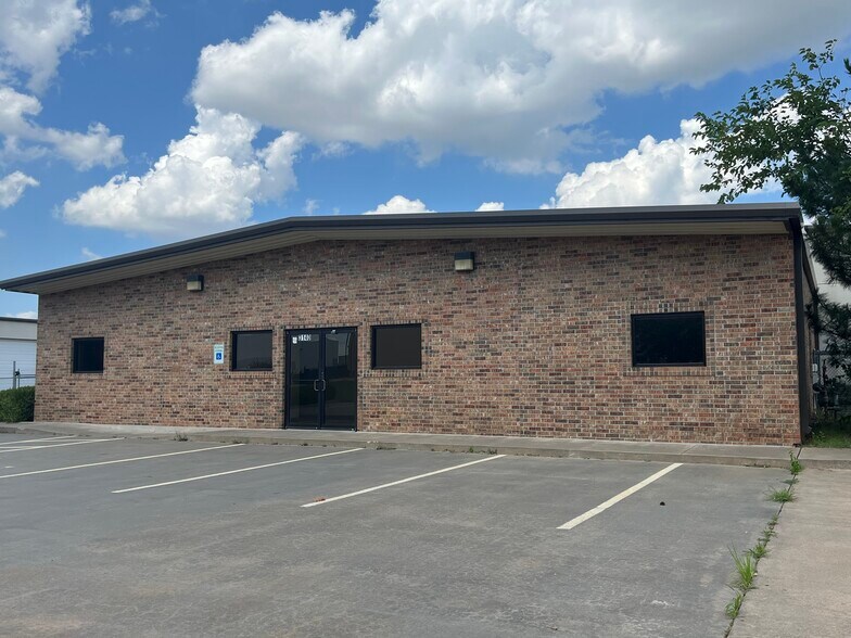 3140 Melcat Dr, Oklahoma City, OK for lease - Building Photo - Image 2 of 8