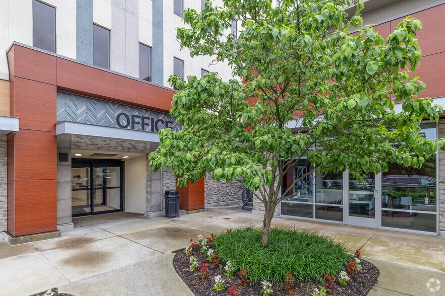 16220 Frederick Rd, Gaithersburg, MD à louer - Photo du bâtiment - Image 3 de 3