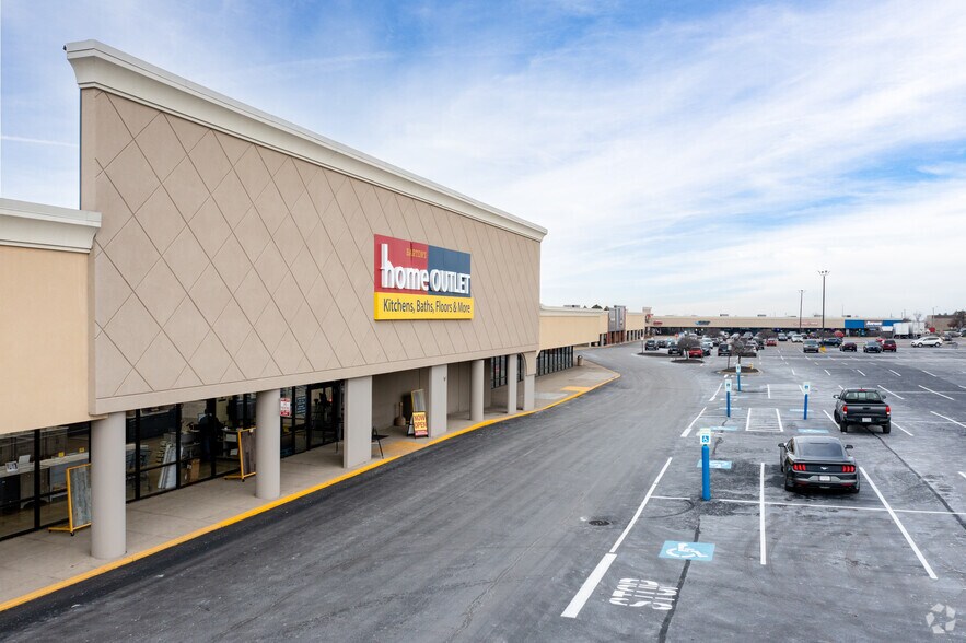 117-243 N Springboro Pike, Miamisburg, OH à louer - Photo du bâtiment - Image 2 de 9