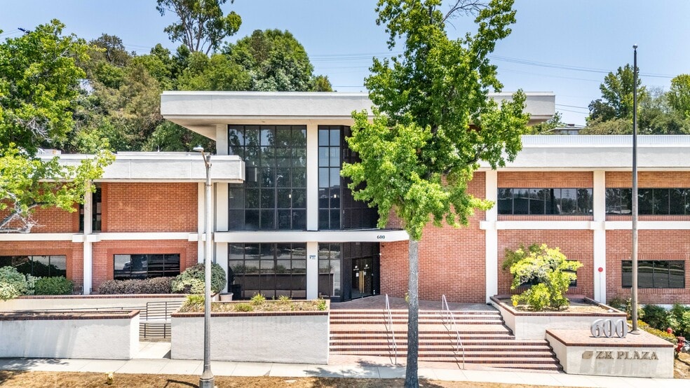 600 N Rosemead Blvd, Pasadena, CA for sale - Building Photo - Image 1 of 46