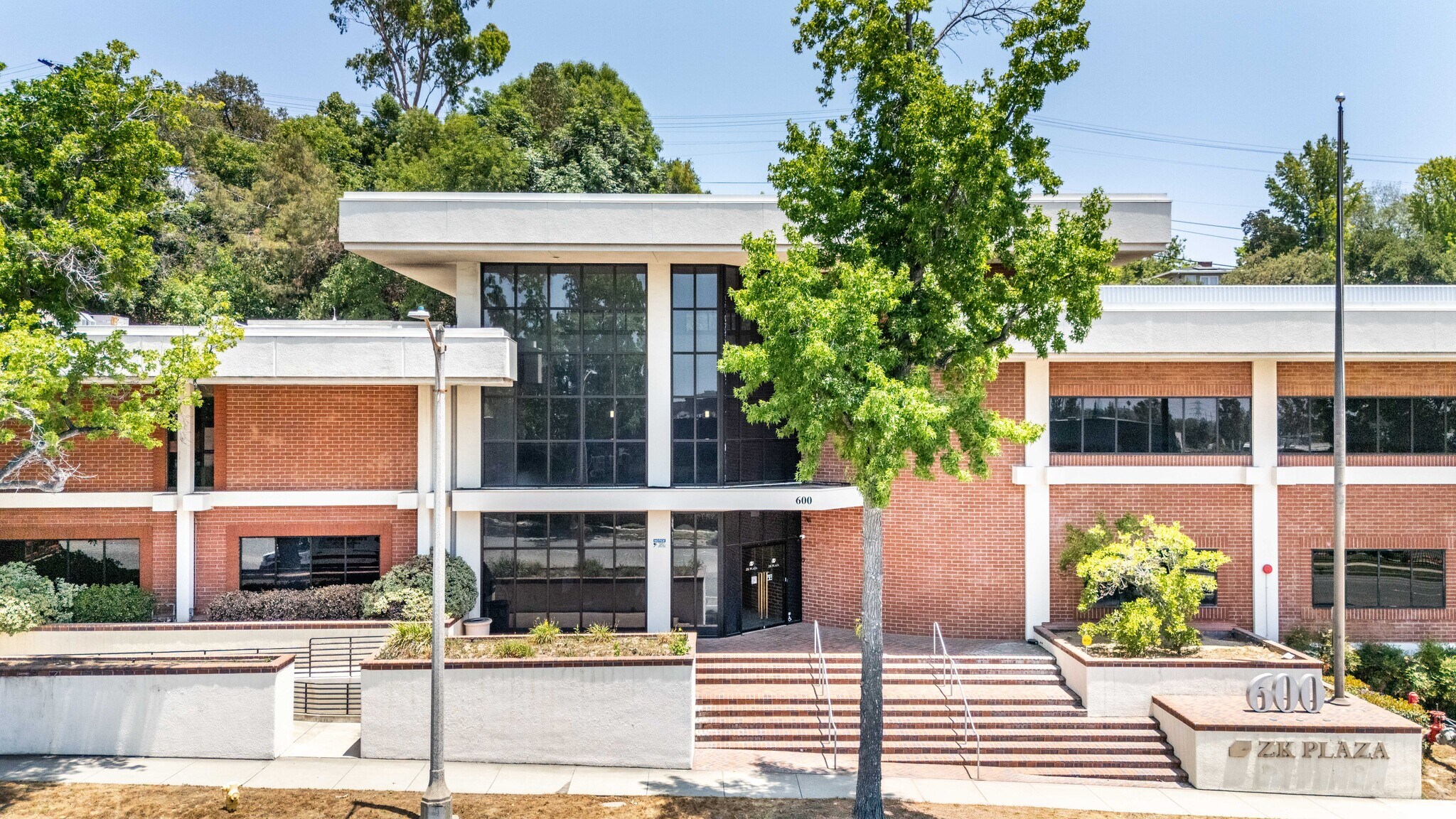 600 N Rosemead Blvd, Pasadena, CA à vendre Photo du bâtiment- Image 1 de 47