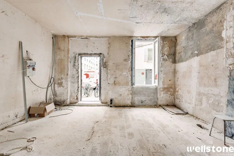 8 Passage Des Abbesses, Paris for sale Interior Photo- Image 1 of 10