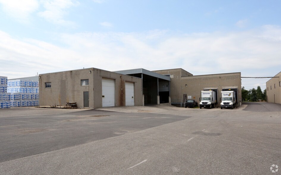 350 Woodlawn Rd, Guelph, ON à louer - Photo du bâtiment - Image 2 de 2