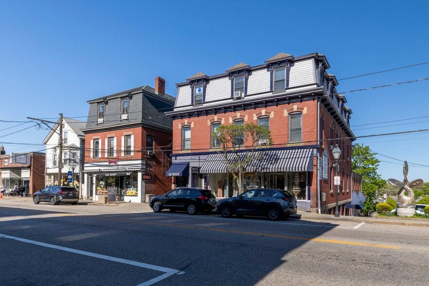 110 Main St, East Greenwich, RI à louer - Photo du bâtiment - Image 2 de 7