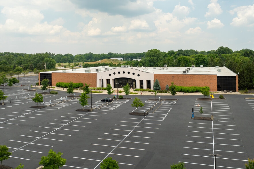 220 W Schrock Rd, Westerville, OH à louer - Photo du bâtiment - Image 2 de 12