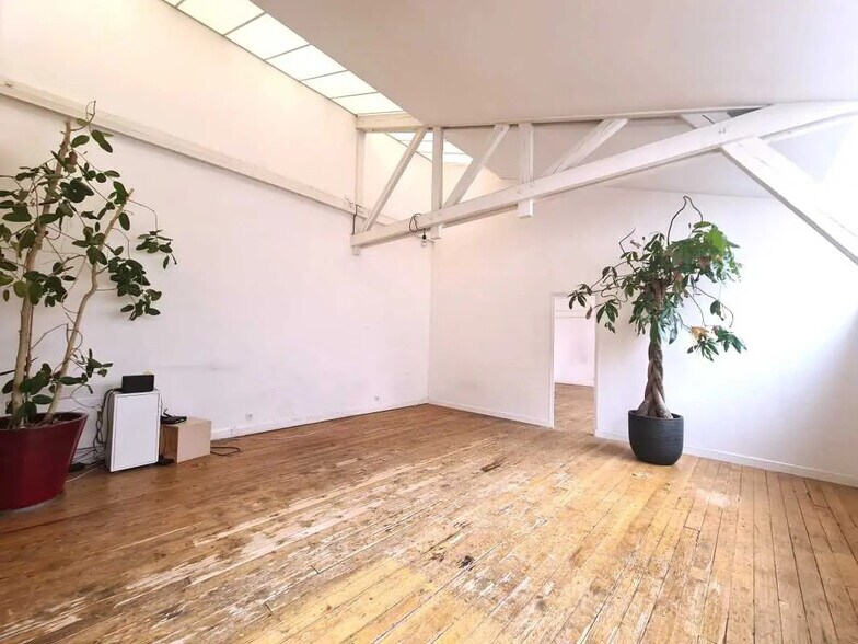 Office in Montreuil for lease - Interior Photo - Image 3 of 10