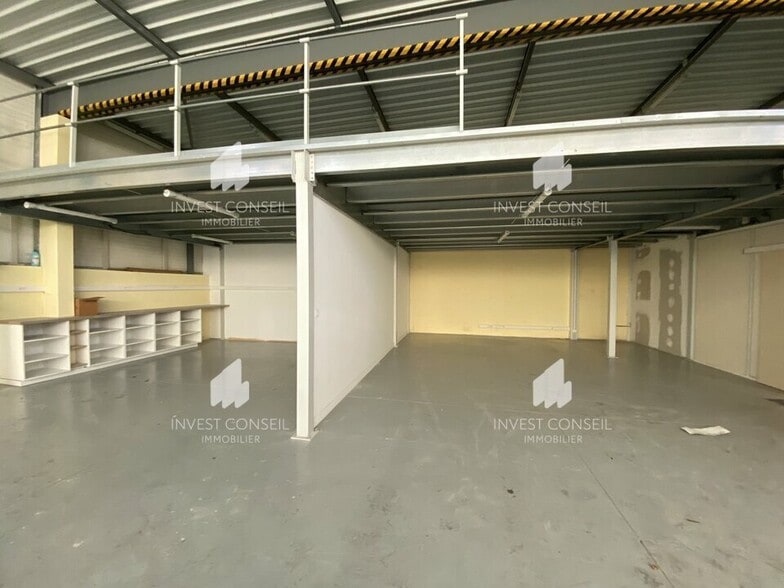 Flex in Frépillon for lease - Interior Photo - Image 3 of 6