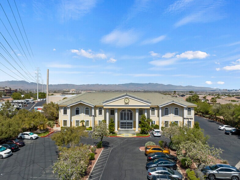 2610 W Horizon Ridge Pky, Henderson, NV à louer - Photo du bâtiment - Image 1 de 9