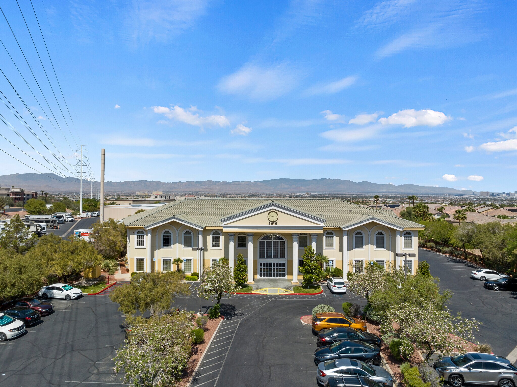 2610 W Horizon Ridge Pky, Henderson, NV à louer Photo du bâtiment- Image 1 de 10