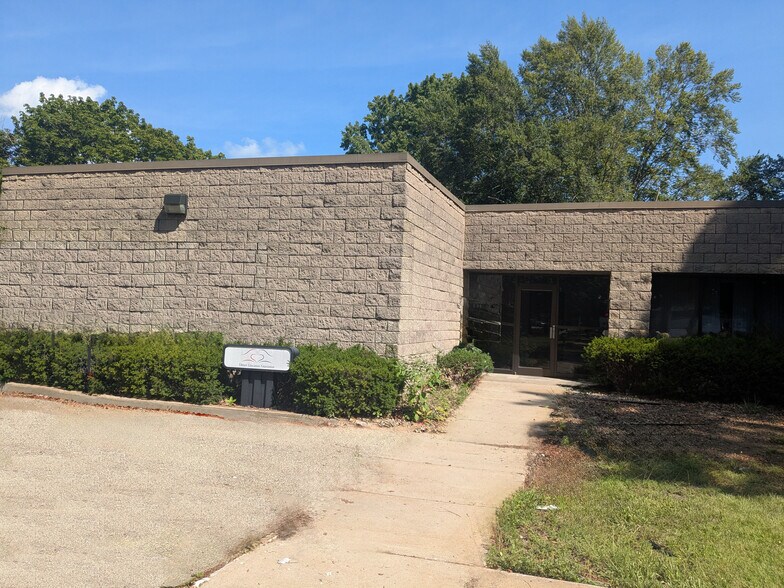 2526 Bypass Rd, Elkhart, IN à louer - Photo du bâtiment - Image 3 de 12