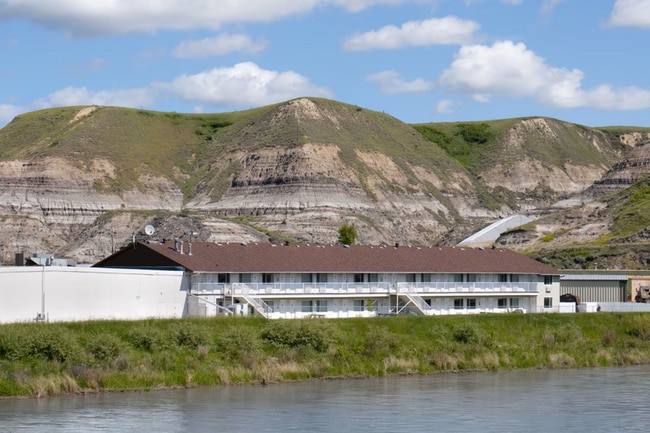 More details for 101 Grove Pl, Drumheller, AB - Hospitality for Sale