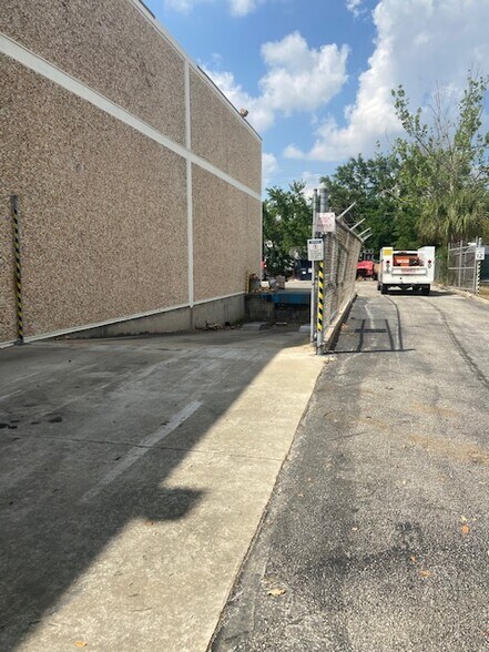 4495 36th St, Orlando, FL à louer - Photo du bâtiment - Image 3 de 17