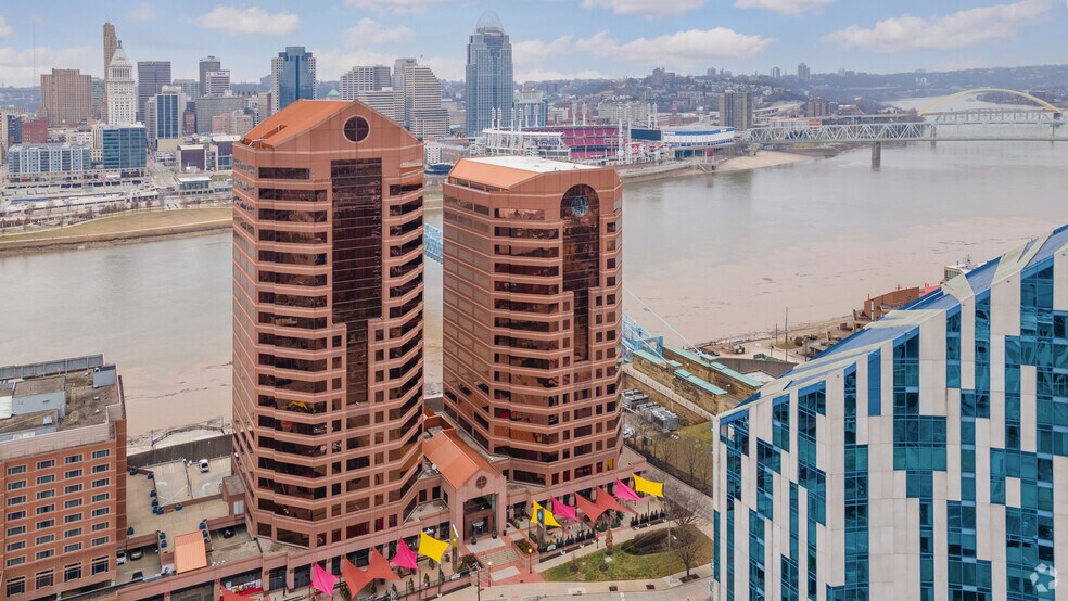 100 E Rivercenter Blvd, Covington, KY à louer - Aérien - Image 3 de 5