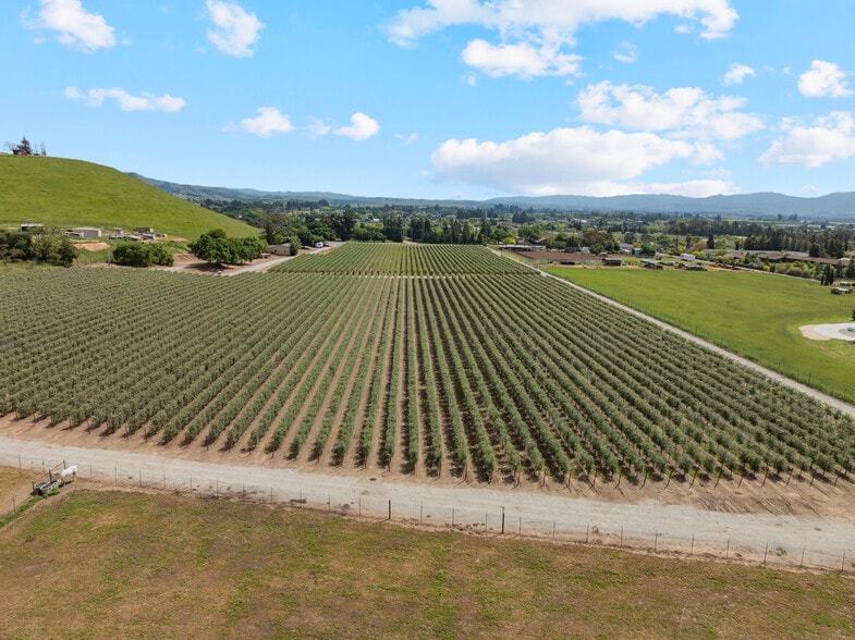 804 Comstock Rd, Hollister, CA for sale - Aerial - Image 3 of 43