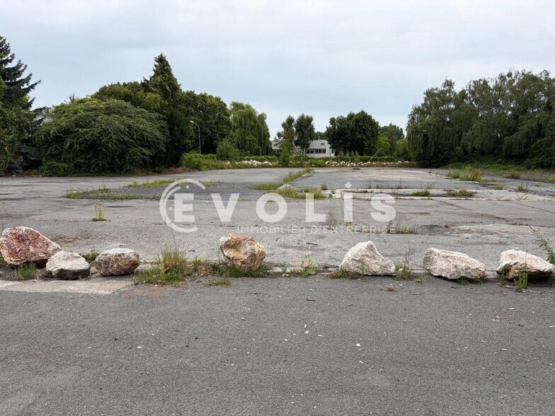 Industrial in Lezennes for sale - Building Photo - Image 3 of 9
