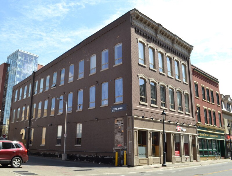33 Queen St S, Kitchener, ON à vendre Photo du bâtiment- Image 1 de 1