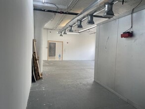 4701 Van Dam St, Long Island City, NY for lease Building Photo- Image 2 of 4