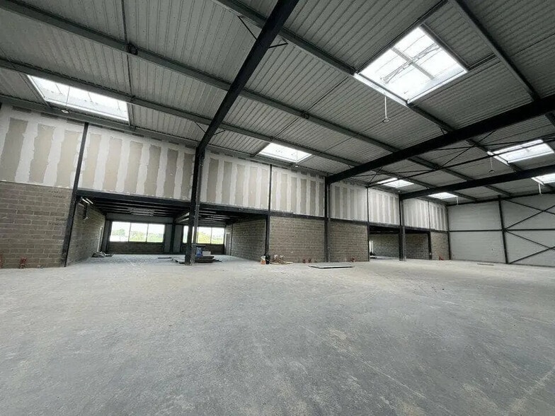 Flex in Reims for lease - Interior Photo - Image 1 of 8