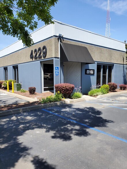 4135 Northgate Blvd, Sacramento, CA à louer - Photo du bâtiment - Image 2 de 2