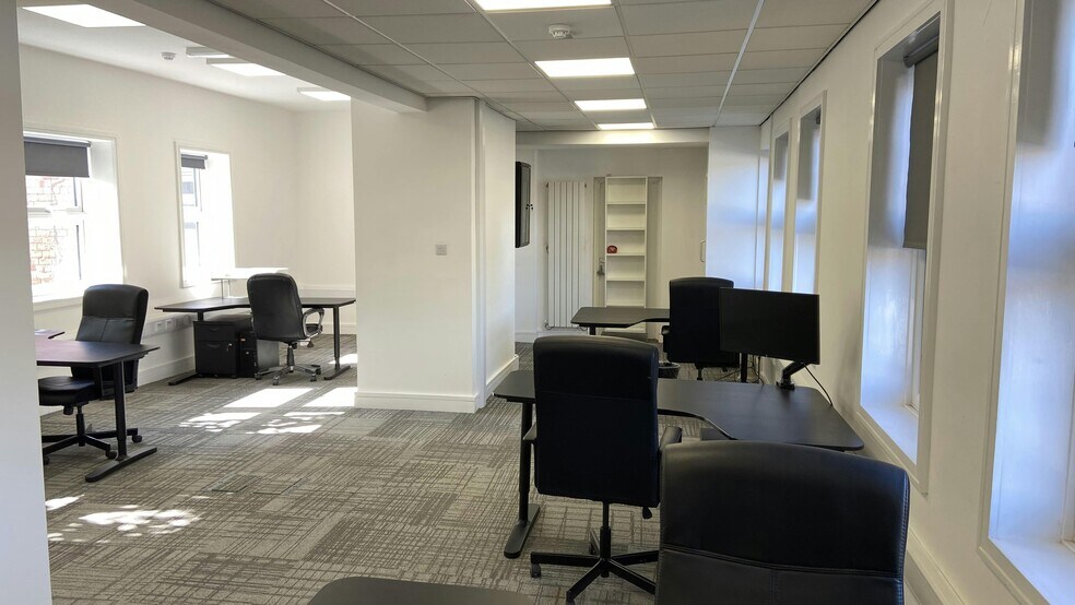 2-4 Hearsall Ln, Coventry à louer - Photo du bâtiment - Image 2 de 7