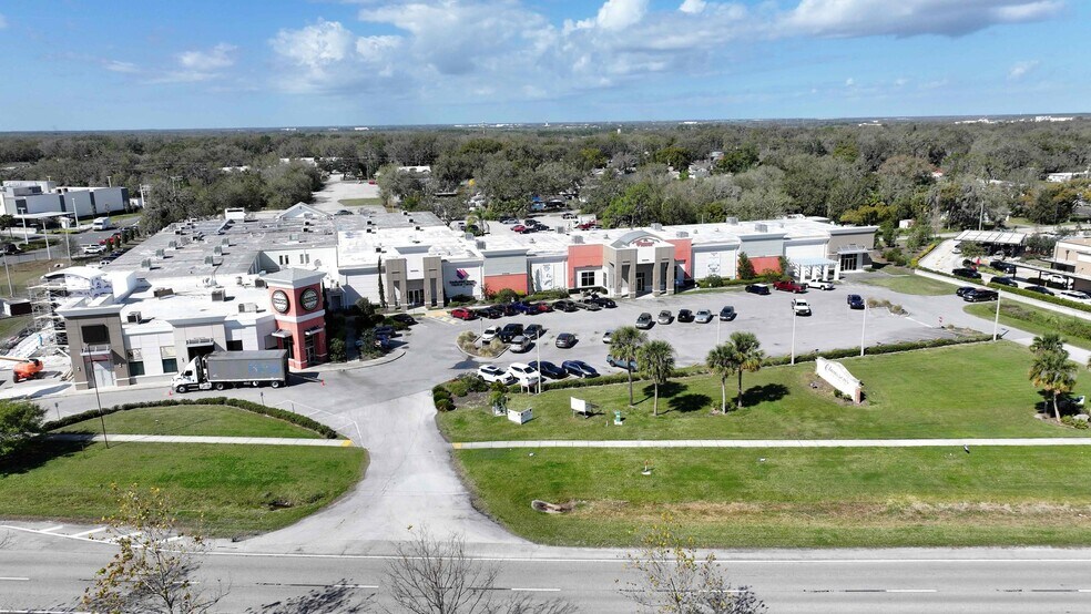 4715 S Florida Ave, Lakeland, FL à louer - Photo du bâtiment - Image 3 de 17