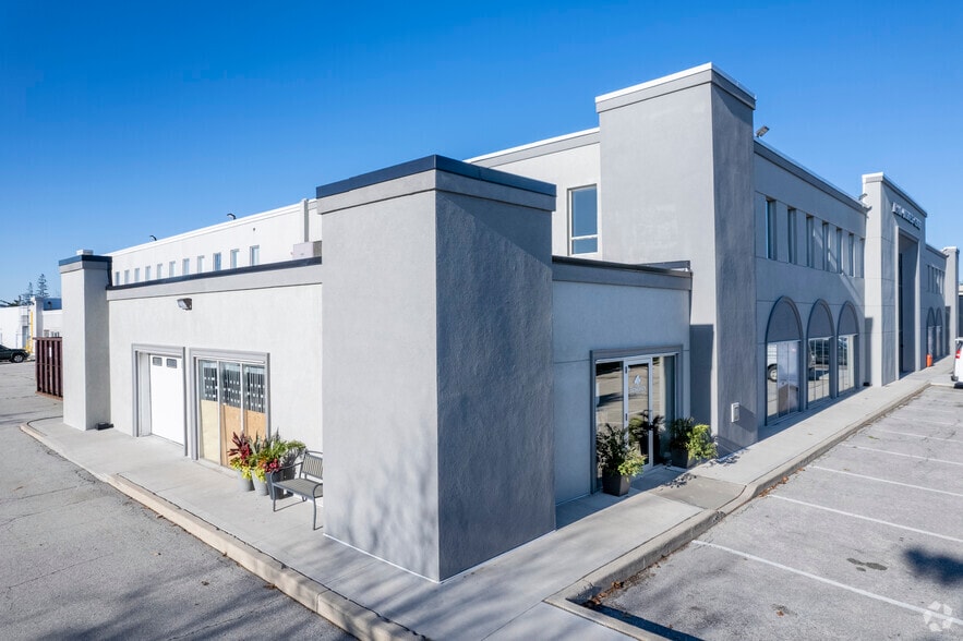 1160 Blair Rd, Burlington, ON for lease - Primary Photo - Image 1 of 5