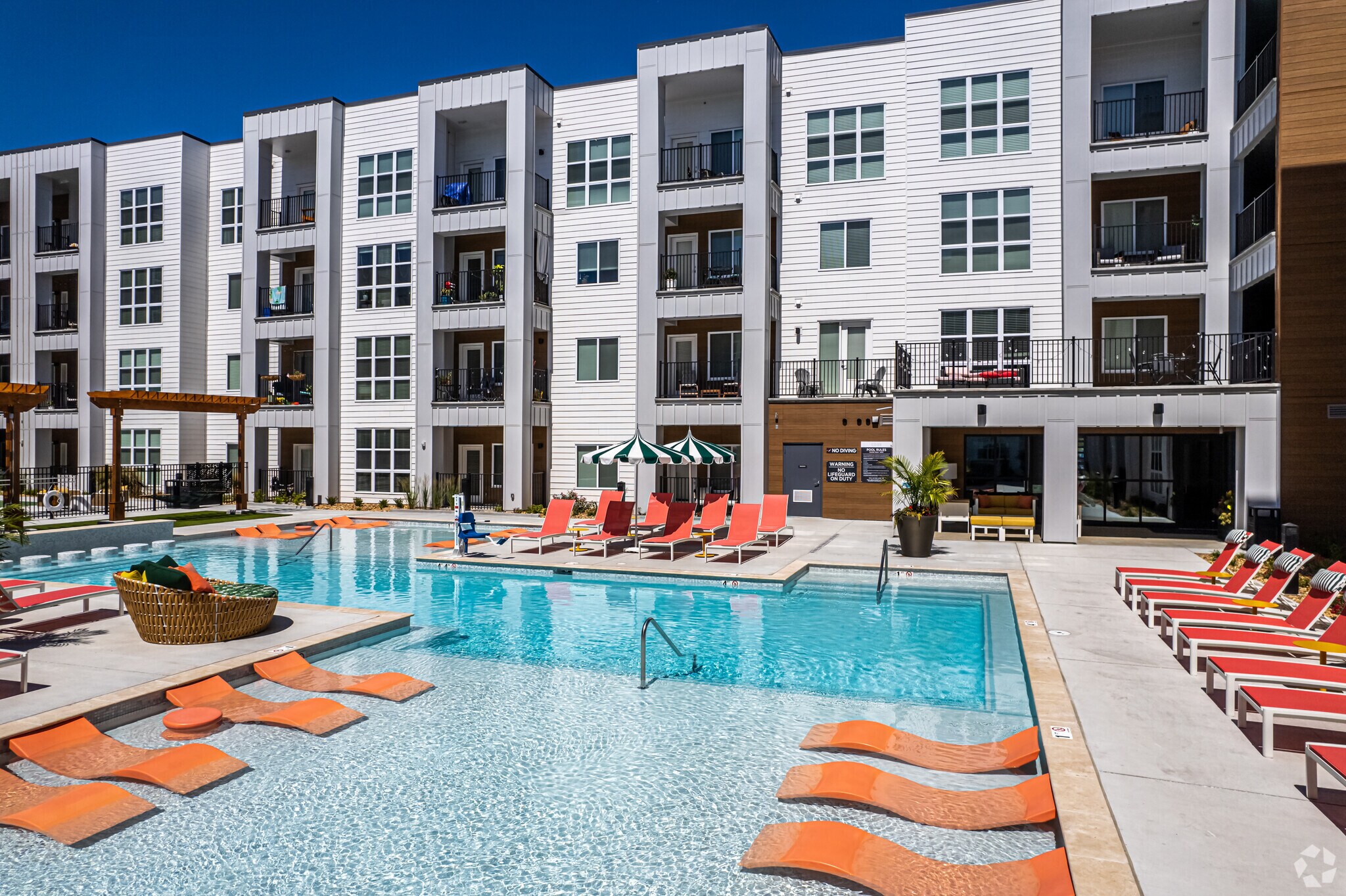 701 Berkley Pky, Kansas City, MO for lease Primary Photo- Image 1 of 40