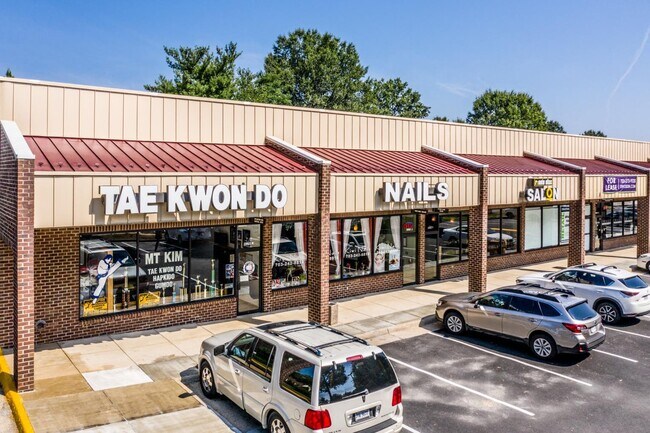 More details for 2946A-Q-2952A-K Chain Bridge Rd, Oakton, VA - Office, Retail for Lease