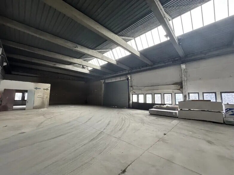 Flex in Moissy-Cramayel for lease - Building Photo - Image 2 of 2