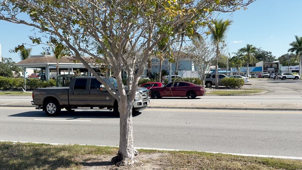 3576 Webber St, Sarasota, FL à vendre - Vidéo sur l’inscription commerciale - Image 2 de 9