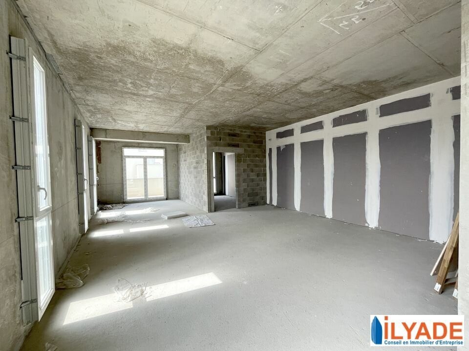 Retail in Manosque for sale Interior Photo- Image 1 of 11