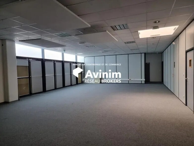 Office in Nîmes for lease - Interior Photo - Image 1 of 5