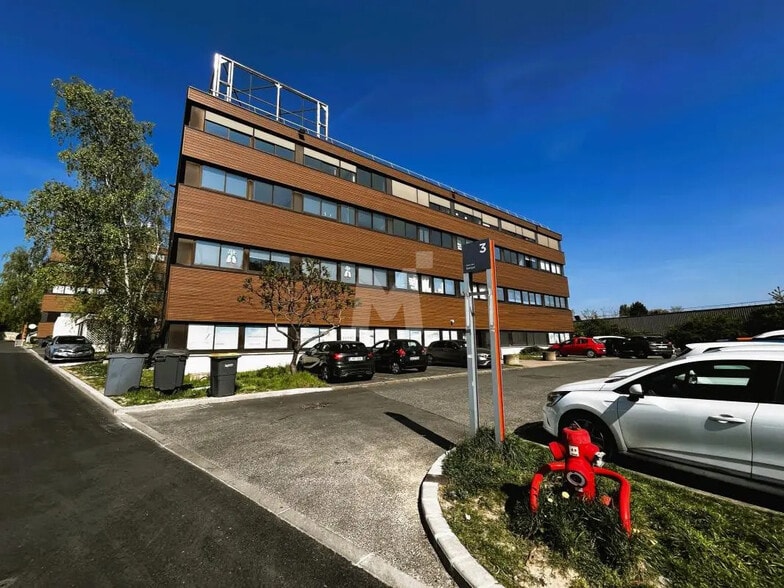 Office in Palaiseau for lease - Building Photo - Image 2 of 11