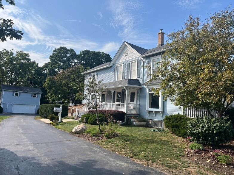 108 N Walkup Ave, Crystal Lake, IL for sale - Building Photo - Image 3 of 15