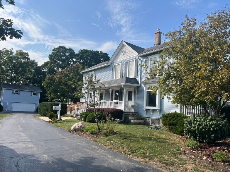 108 N Walkup Ave, Crystal Lake, IL à vendre - Photo du bâtiment - Image 3 de 15