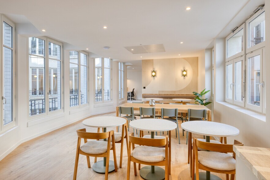 124/126 rue de Provence, Paris for lease - Primary Photo - Image 1 of 5