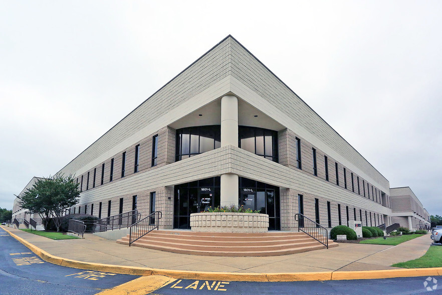 1801 Sara Dr, Chesapeake, VA for lease - Primary Photo - Image 1 of 16