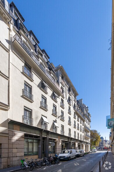 26 Rue De Montholon, Paris à louer - Photo du bâtiment - Image 2 de 56