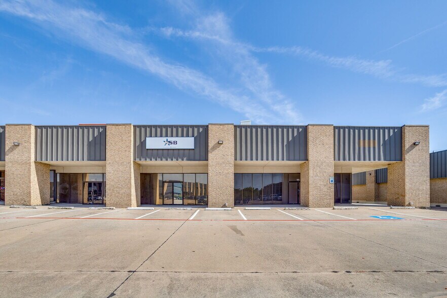 401 S Jim Wright Fwy, Fort Worth, TX à louer - Photo du bâtiment - Image 1 de 7