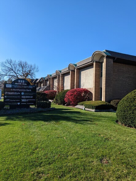 533 W North Ave, Elmhurst, IL à vendre - Photo du bâtiment - Image 2 de 10
