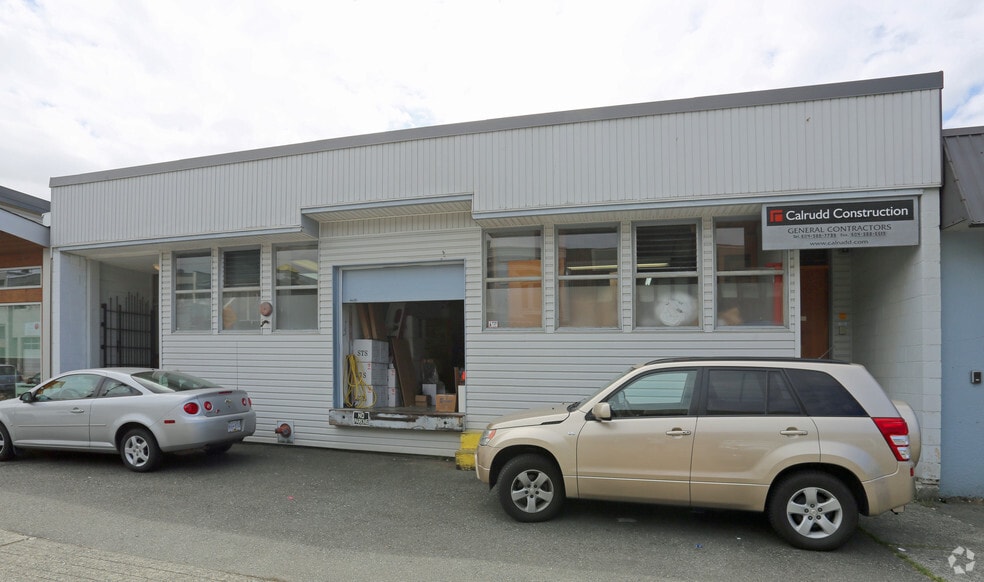 247 E 1st St, North Vancouver, BC for lease - Primary Photo - Image 1 of 3